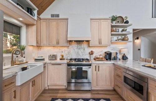 Lake Arrowhead Casa | Lake Access Lake Views Game Room Fire Pit Studio