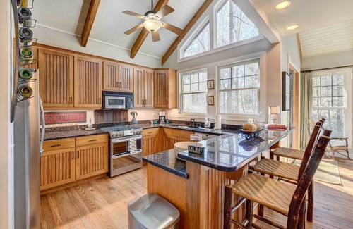 Lake Toxaway Casa | Lake Access + On-Site Creek: Lake Toxaway Home!