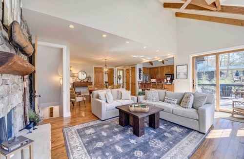 Lake Toxaway Casa | Lake Access + On-Site Creek: Lake Toxaway Home!