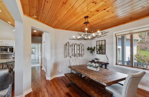 Waterfront Greens Casa | Lake Access, sled hill, fire pit, hot tub, FREE par-3 golf, pickleball/tennis