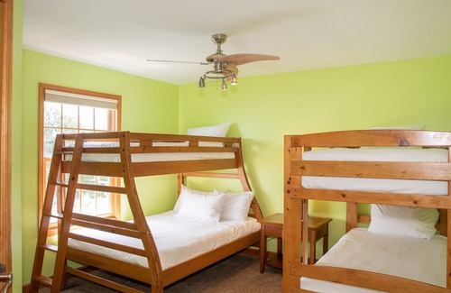 Gibraltar Casa | Lake Access, Wildlife, King Bed, Sunsets, Hot Tub