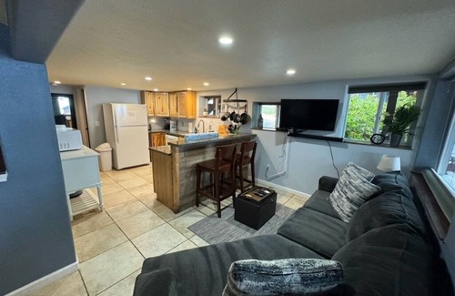 Peninsula Village Cabina | Lake Almanor Escape 6: Perfect Lakeside Resort