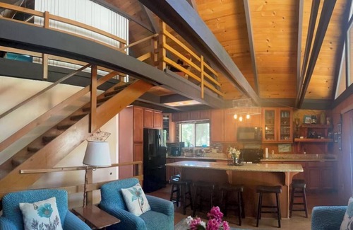 Peninsula Village Cabina | Lake Almanor Peninsula Cabin In The Pines