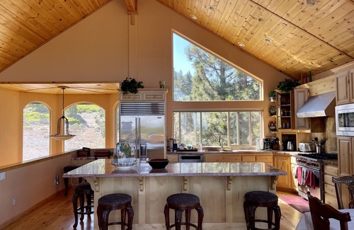 South Lake Tahoe Villa | Lake and Mountain View Villa near Heavenly california base