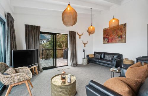 Queenstown Casa | Lake and Mountain Views - Central Queenstown
