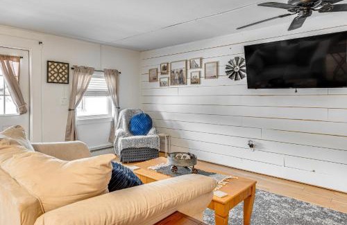 Barton Apartamento | Lake and Mtn Views Vermont Couples Retreat!