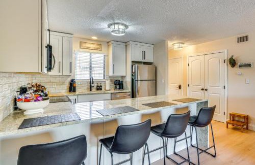 Osage Beach Apartamento | Lake and Pool Access Lazy Days Condo with Balcony!