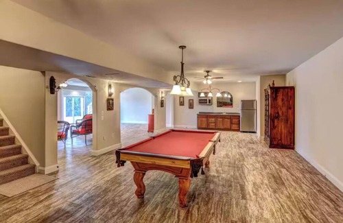 Livingston Casa | Lake Anna public side, private boat ramp, firepit, sandy beach & more!