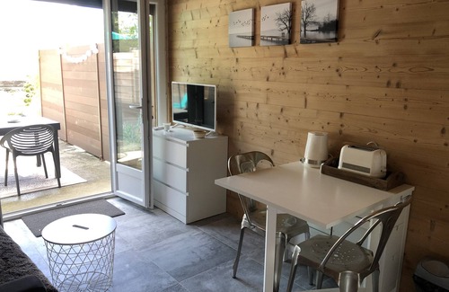 Cessenaz Apartamento | Lake Annecy waterfront studio with paddles and bikes