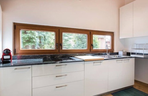 Gonte Apartamento | Lake Apartment With Lush Garden Veranda
