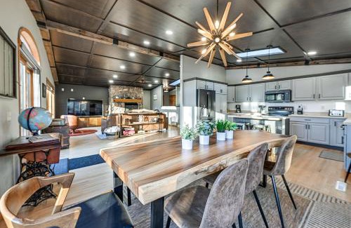 Neillsville Casa | Lake Arbutus Cabin Private Deck and Hot Tub!