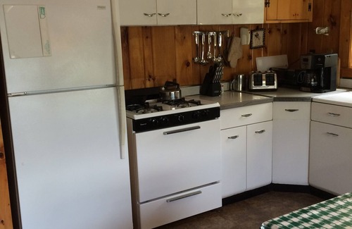 Warren Cabina | Lake Armington charming Lakefront 3-bedroom cabin. No Cleaning/Pet Fees