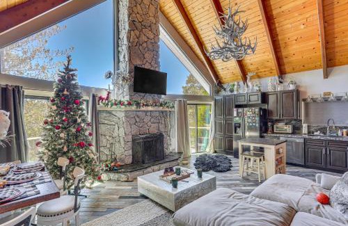 Lake Arrowhead Casa | Lake Arrowhead Cabin with Hot Tub and Mountain Views!