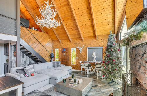 Lake Arrowhead Casa | Lake Arrowhead Cabin with Hot Tub and Mountain Views!
