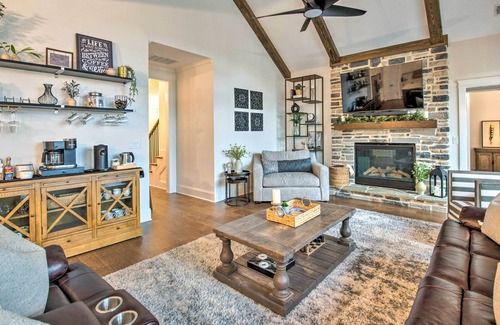 Waleska Casa | Lake Arrowhead Home w/ Hot Tub + Screened Porch!