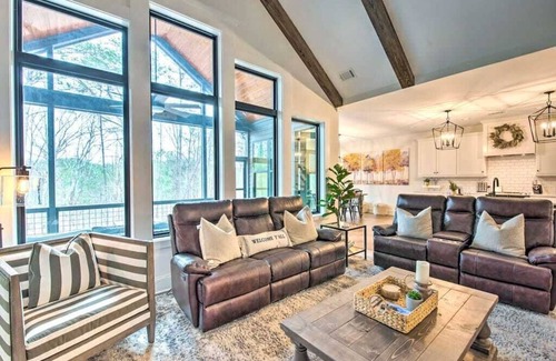 Waleska Casa | Lake Arrowhead Home w/Hot Tub & Gameroom!