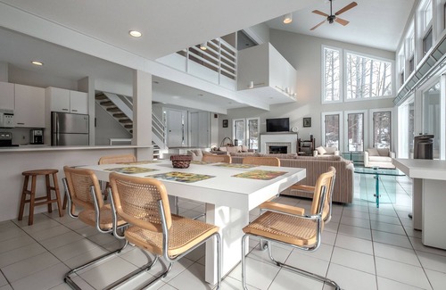 Lake Arrowhead Casa | Lake Arrowhead, Lake Front, Open Concept House, North Waterboro, ME