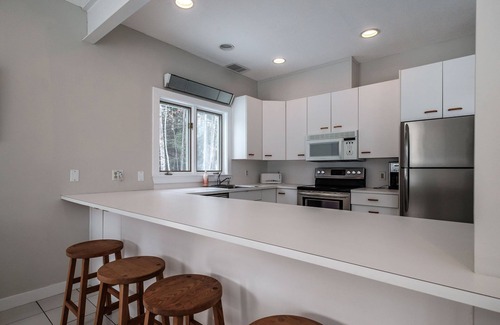 Lake Arrowhead Casa | Lake Arrowhead, Lake Front, Open Concept House, North Waterboro, ME