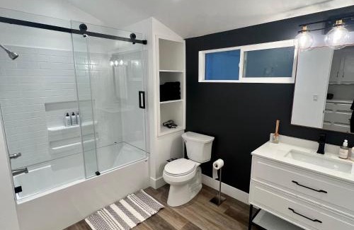 Lake Arrowhead Casa | Lake Arrowhead Lux Black Cabin