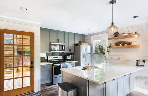 Waleska Casa | Lake Arrowhead Luxury Lakefront Cottage - Massive Dock - La mejor vista del lago