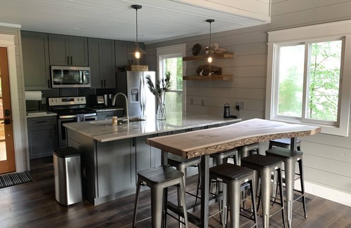 Waleska Casa | Lake Arrowhead Luxury Lakefront Cottage - Massive Dock - La mejor vista del lago