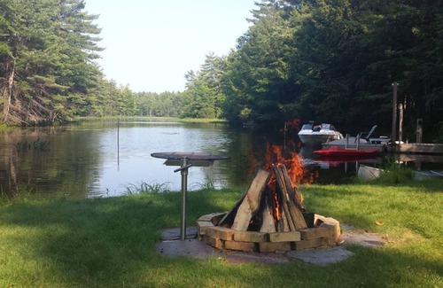 Lake Arrowhead Casa | Lake Arrowhead Maine, New House for Vacation Rental
