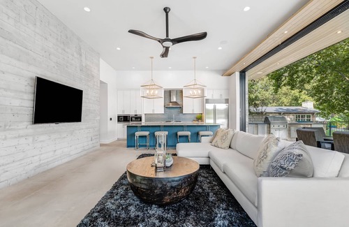 Austin Casa | Lake Austin Guest House Waterfront: Golf+Wakeboard+SXSW+ACL+F1
