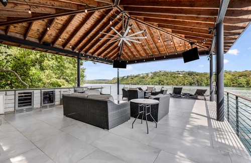 Austin Casa | Lake Austin Guest House Waterfront: Golf+Wakeboard+SXSW+ACL+F1