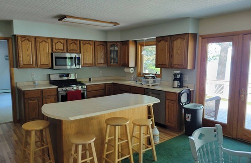 Hillman Casa | Lake Avalon - Charming 4-bedroom, 2-Bathroom Lake House