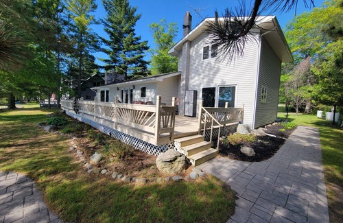 Hillman Casa | Lake Avalon - Charming 4-bedroom, 2-Bathroom Lake House