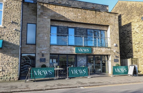 Littleborough Cabaña | Lake Bank Views