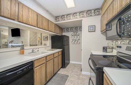 Bellaire Condominio | Lake Bellaire Sunset Views | Cozy 1 Bed Condo near Lakeview Hotel