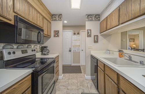 Bellaire Condominio | Lake Bellaire Sunset Views | Cozy 1 Bed Condo near Lakeview Hotel