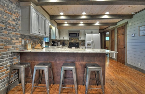 Morganton Cabina | Lake Blue Ridge Cabin Sleeps 10 with Private Dock!