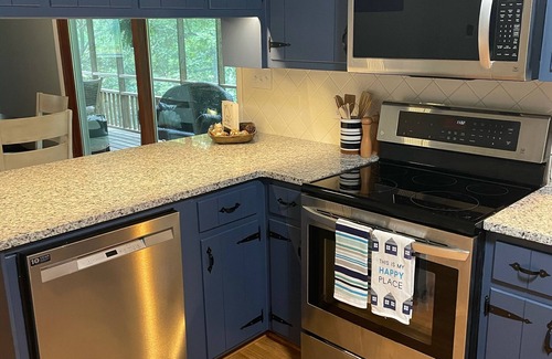 Sloans Valley Casa | Lake Bluff Paradise on Lake Cumberland. Newly added game room and hot tub!