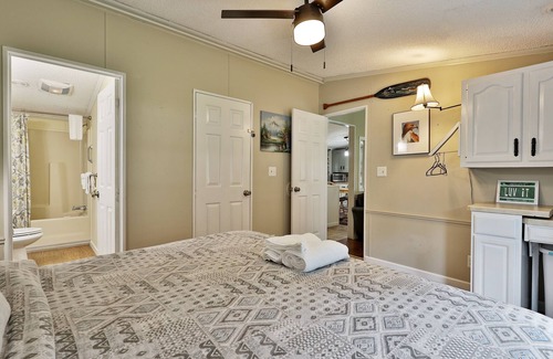 Crystal Beach Casa | Lake Bomoseen Bungalow 3 Bedroom Home