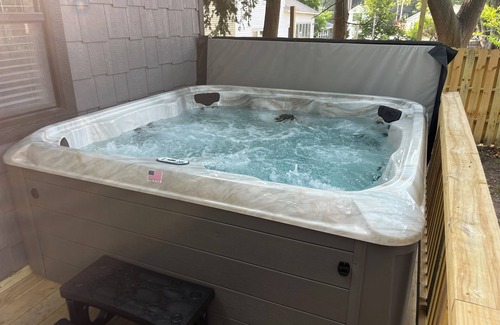 Beachwood-Bluffton Casa | Lake Breeze Cottage 6 beds w AC, hot tub near Lake Michigan beach and The Deck.