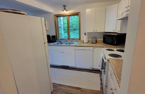 Meredith Casa | Lake Breeze Hideaway | Lake Winnipesaukee Vacation Home in Patrician Shores