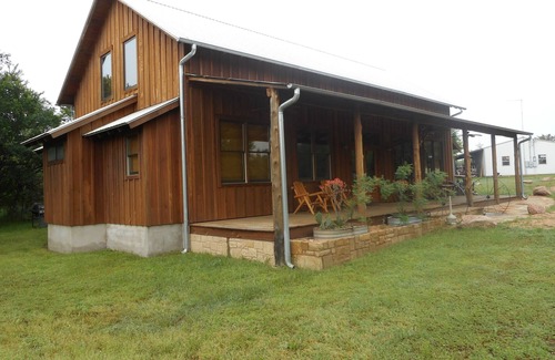 Buchanan Dam Cabina | Capacidad para 8 o 16 en camas, dependiendo de su presupuesto, Lake Front Lodge en 8 acres.
