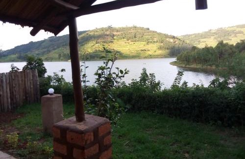 Itambira Island Complejo | Lake Bunyonyi Paradise Eco Hub