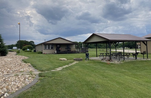 Monroe City Casa | Lake cabin sleeps 18+ w/ a hot tub near Mark Twain Lake and waterpark!