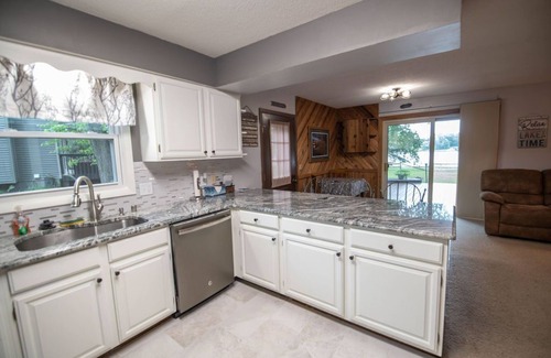 Nekoosa Casa | LAKE CAMELOT HOME WITH PONTOON RENTAL, MINUTES FROM SAND VALLEY GOLF RESORT - PET FRIENDLY