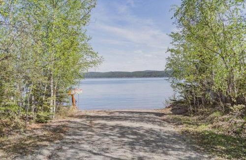 Harding-Birch Lakes Apartamento | Lake Chateau's Private Cabin
