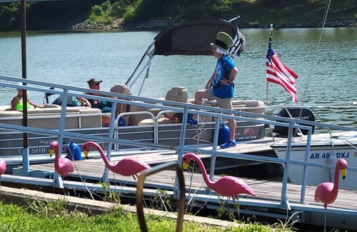 Lake Village Cabina | Lake Chicot Sunrise: Your Front Yard View!