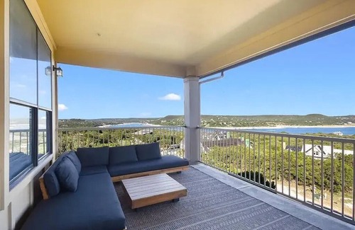 Jonestown Condominio | Lake Condo - Beautiful views, pools, pickle ball, trails, and more!