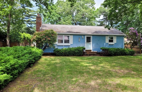 Melrose Casa | Lake Congamond Cozy Stylish Comfortable House