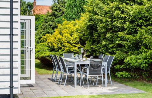 Thorpeness Casa | Lake Cottage - A large holiday home in Thorpeness - Close to the beach and The Meare - Aldeburgh Coastal Cottages
