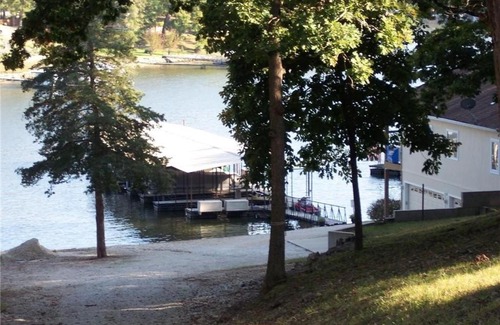 Sunrise Beach Casa | Lake Cottage, Dock/Ramp/fire pit, water toys.