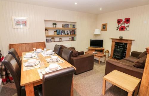 Llys Y Fran Casa | Lake Cottage