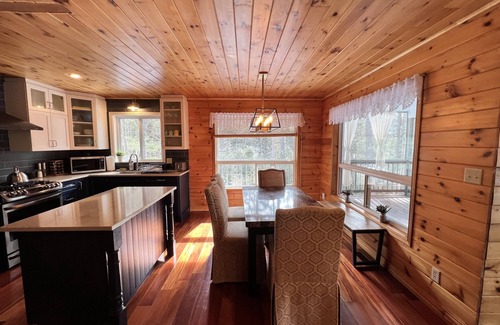 North Frontenac Cabaña | Lake Cottage/North Frontenac/All Season Getaway!